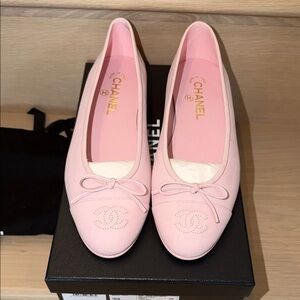 CHANEL Light Pink Ballet Flats NIB 39